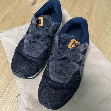 오니츠카타이거 스니커즈
