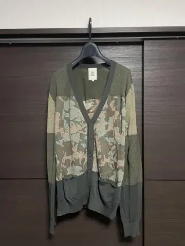 MANDO 올리브 그린 카모플라쥬 가디건 비세컨드 카모플라쥬