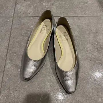 아카쿠라 실버 펌프스