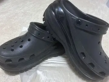 crocs 블랙 클로그 샌들