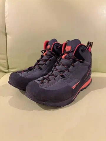 스포르티바 볼더X 미드 GTX 41