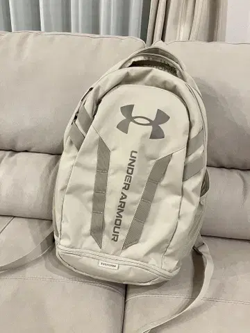 UNDER ARMOUR 베이지 백팩