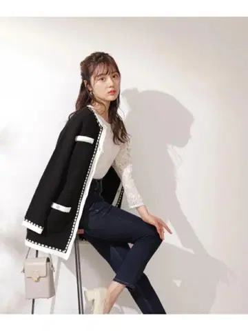 프로포션 바디 드레싱 배색 트리밍 니트 자켓 새상품