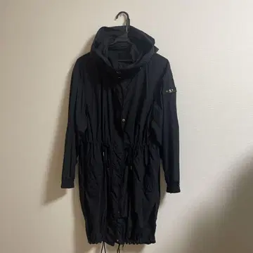 블랙 후드 부착 롱 코트
