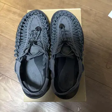 KEEN 그레이 샌들 EU 41