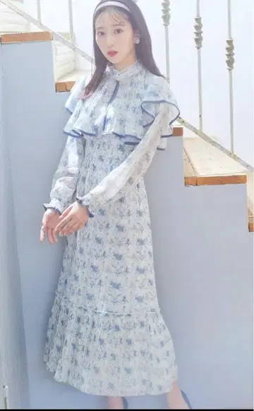 새상품 tocco 클래시컬 아트풍 플라워 프린트 플리츠 케이프 원피스