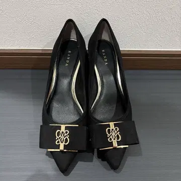 RANDA 모노그램 부품 리본 핏 펌프스 22.5cm 블랙