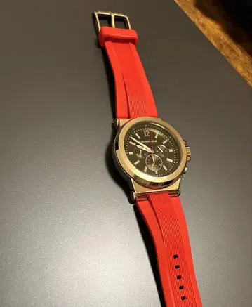 마이클코어스 레드 실리콘 밴드 크로노그래프 손목시계