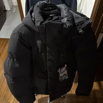 블랙 다운 자켓 M 사이즈 xShelter