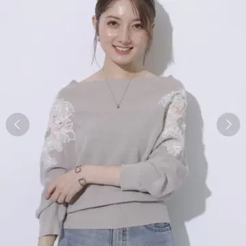 아푸와이저 리셰 자수 오프숄더 니트