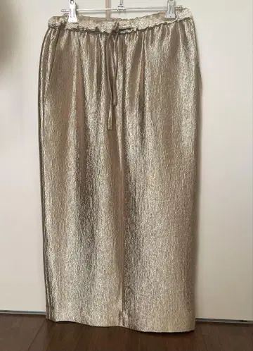 6 ( roku ) gold skirt