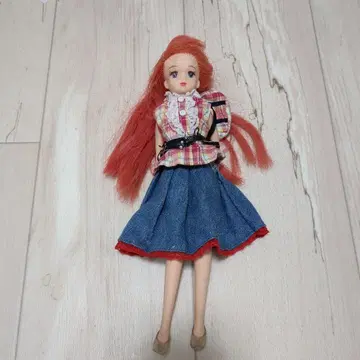 리카짱, 이즈미 빨간 머리 인형 본체