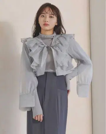 코코딜 COCODEAL 리브 터틀 니트 x 오간자 프릴 볼레로
