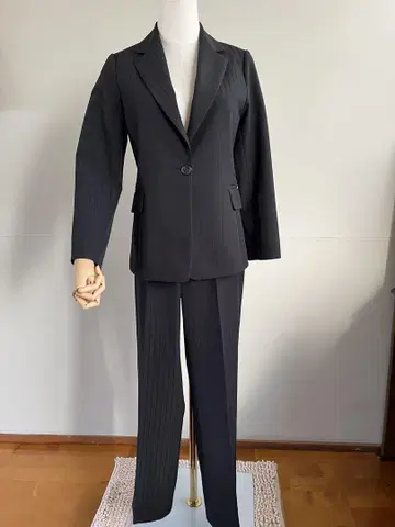 스트라이프 패턴 블랙 수트 셋업
