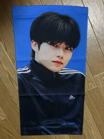 박건욱 슬로건 아디다스 adidas 파랑 블랙