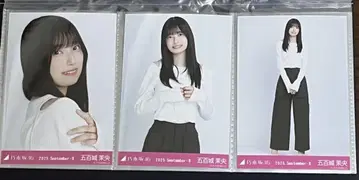 노기자카46 브로마이드 이오키 마오 어깨 트임 상의 컴프