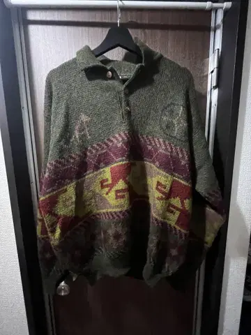 패턴 하이넥 스웨터