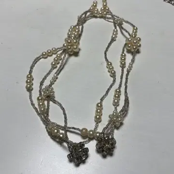 펄과 실버의 목걸이