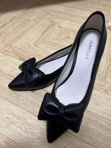 JUMELLE 블랙 리본 펌프스