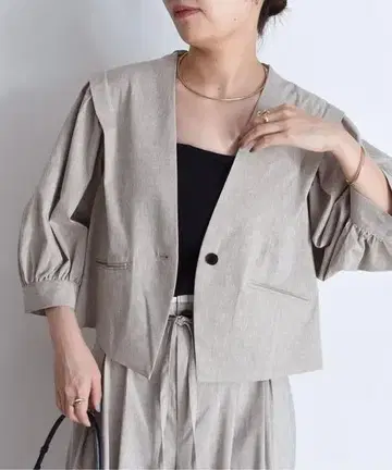 Eimee Law 숄더 턱 크롭 라이트 자켓