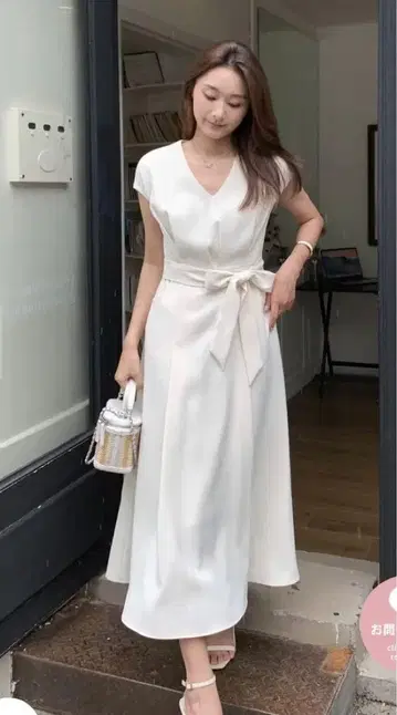 벌스데이 바쉬 화이트 원피스 플레어 반팔 리본 롱