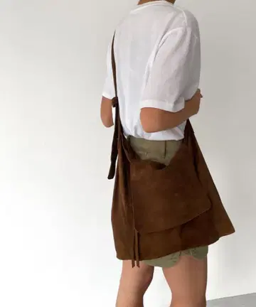 브라운 스웨이드 숄더백