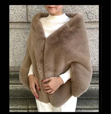 리치 볼륨 퍼 케이프 (베이지F)