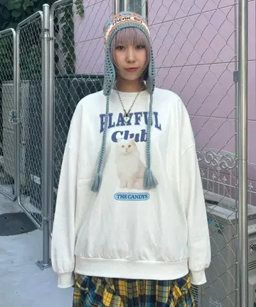 새상품 캔디스트리퍼 PLAYFUL CLUB SWEAT 맨투맨