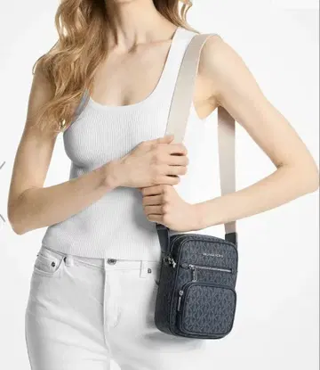 새상품! MICHAEL KORS 네이비 숄더백