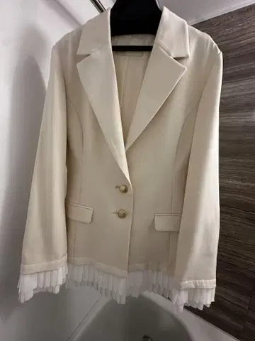 eimy 아이보리 프릴 자켓