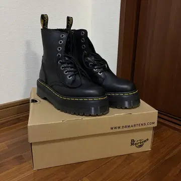 Dr. Martens Jadon III black UK5