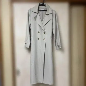 베이지 더블 버튼 트렌치코트