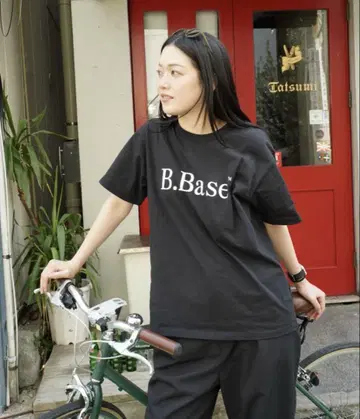 B.Base 반팔 티셔츠