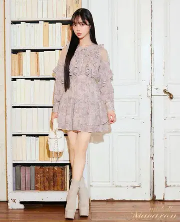 미셸 마카롱 로얄 플뢰르 프릴 원피스 베이지