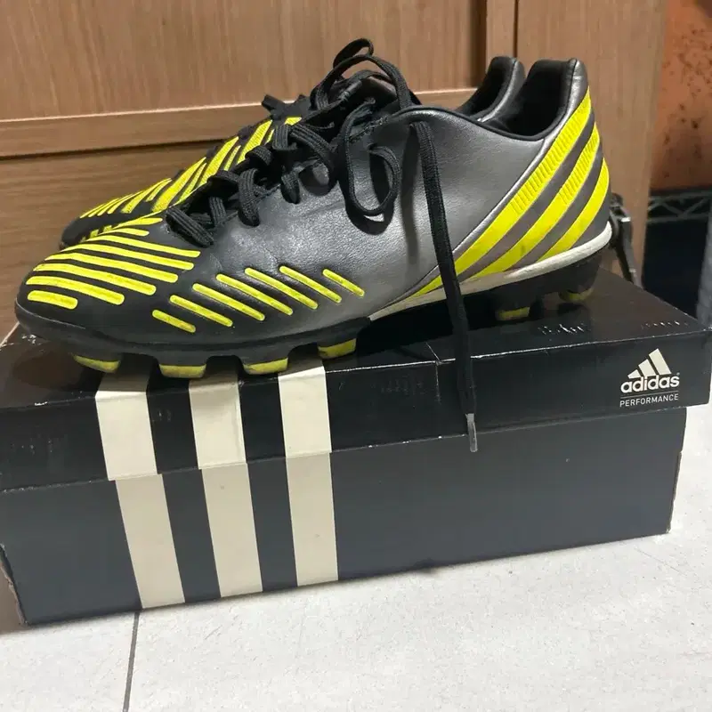 아디다스 프레데터 Absolado 축구화 265