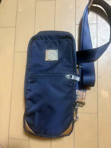 네이비 오로비안코 바디백