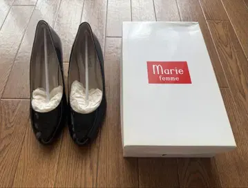 [ 새상품 ] Marie femme 에나멜 펌프스 블랙