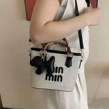 뱀부 핸들이 달린 숄더백