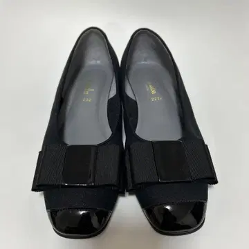 새상품급 t.inaba 이나바 리본 펌프스 신발 블랙 23.5cm