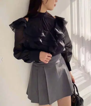 NICE CLAUP 시스루 커팅 시어 블라우스
