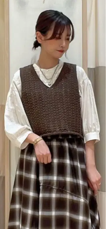 사만다 모스모스 블루 테이프얀 시스루 니트 베스트 새상품