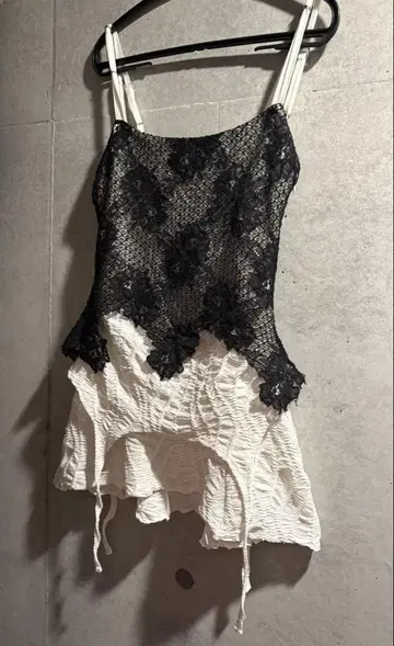 THEREFTHREAD S cutting lace dress