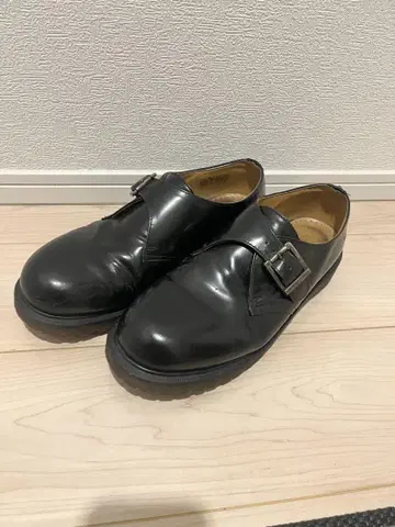 가격 인하 불가 Dr. Martens 벨크로 구제 의류 US 10