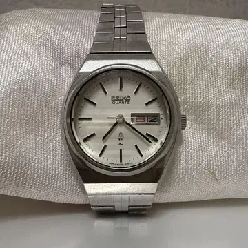 SEIKO QUARTZ 아날로그 시계 실버