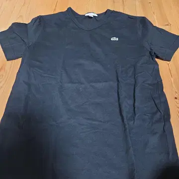 Lacoste 블랙 V넥 T셔츠