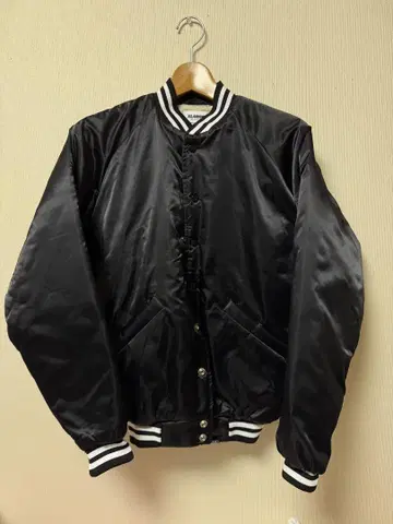 XLARGE 블랙 바시티 자켓