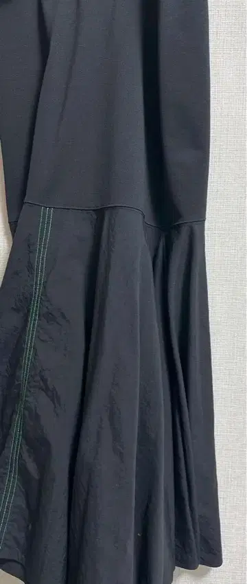 [ UN3D. ] 블랙 머메이드 플레어 스커트 36