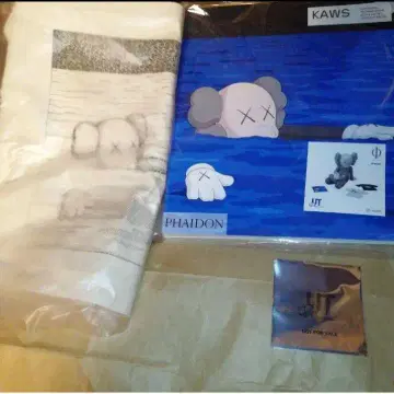 유니클로 KAWS 카우스 티셔츠 아트북 토트백