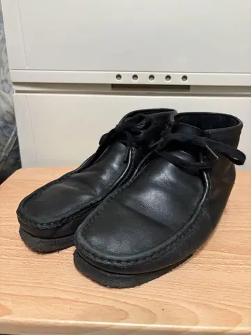 Clarks 가죽 왈라비 부츠 블랙