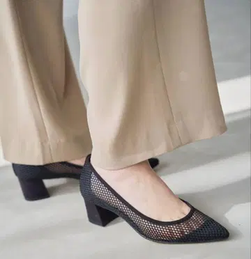 [ 새상품급 ] 루 탈론 4.5cm 포인트 넷 펌프스 블랙 23cm